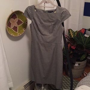 Banana Republic Size 2 Gray Shift Dress
